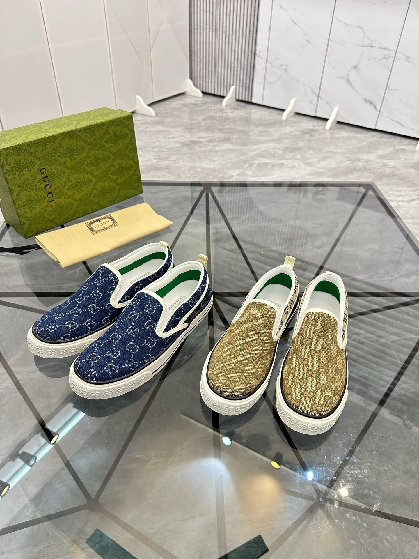 Men's shoes: 💰P360¥ Product trademark: Gucci* "Gucci*" slip-on Regular size: 38-44 (can be customized to 45.46.) Product materials: Original material from the upper counter, breathable lining, original outsole. Number: 661